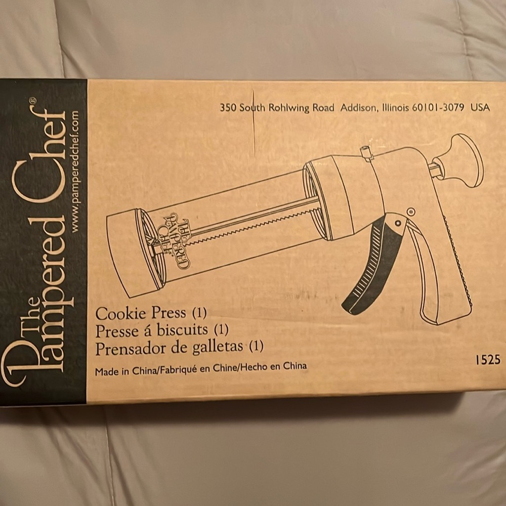 NIB Pampered Chef Cookie Press